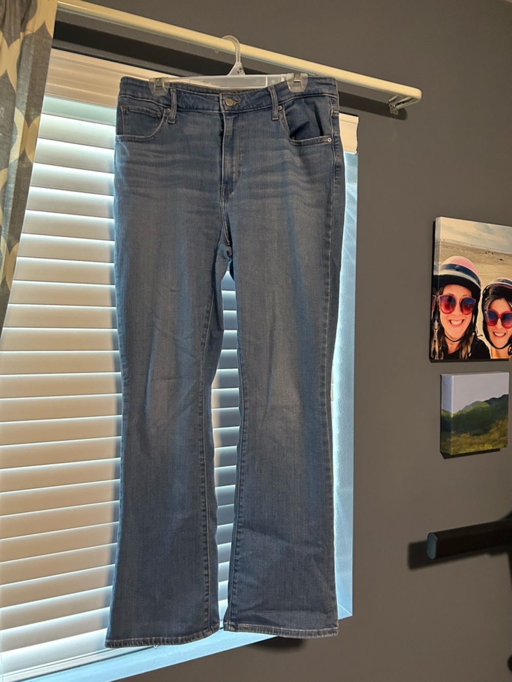 Levi Strauss women’s boot cut, high waisted 32 Jean